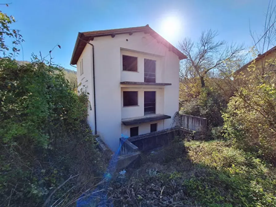 Immagine 20 di Palazzo in vendita  in Fraz. Branca, Via della Cascata, N. snc a Gubbio