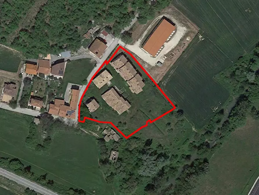 Immagine 27 di Palazzo in vendita  in Fraz. Branca, Via della Cascata, N. snc a Gubbio