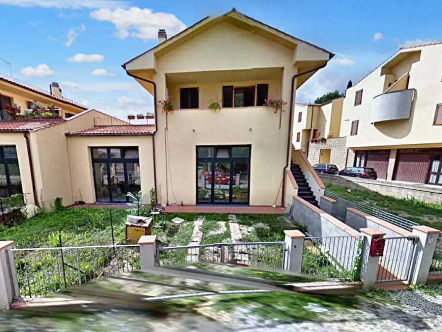 Immagine 1 di Negozio in vendita  in Via Volterrana, N. 274 a Terricciola