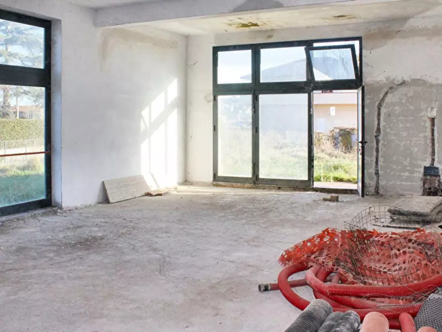 Immagine 3 di Negozio in vendita  in Via Volterrana, N. 274 a Terricciola