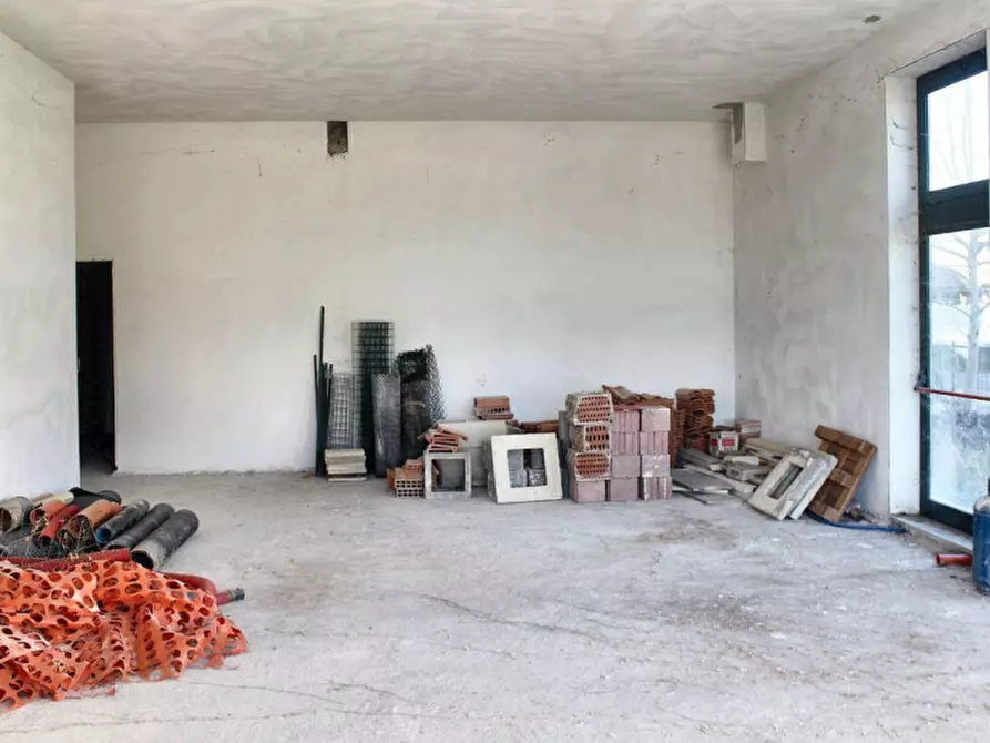 Immagine 4 di Negozio in vendita  in Via Volterrana, N. 274 a Terricciola