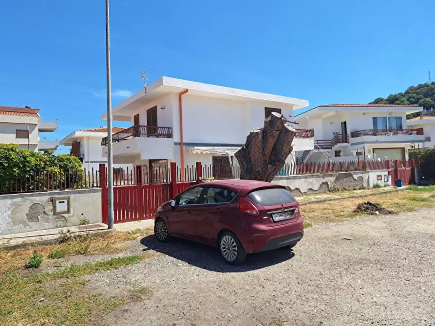 Immagine 4 di Villa in vendita  in VIA CUCINOTTI VIOLATO, N. snc a Rometta