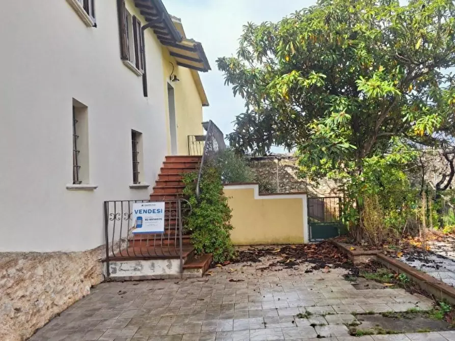 Immagine 2 di Rustico / casale in vendita  in Frazione Bazzano Superiore, N. 19-23 a Spoleto