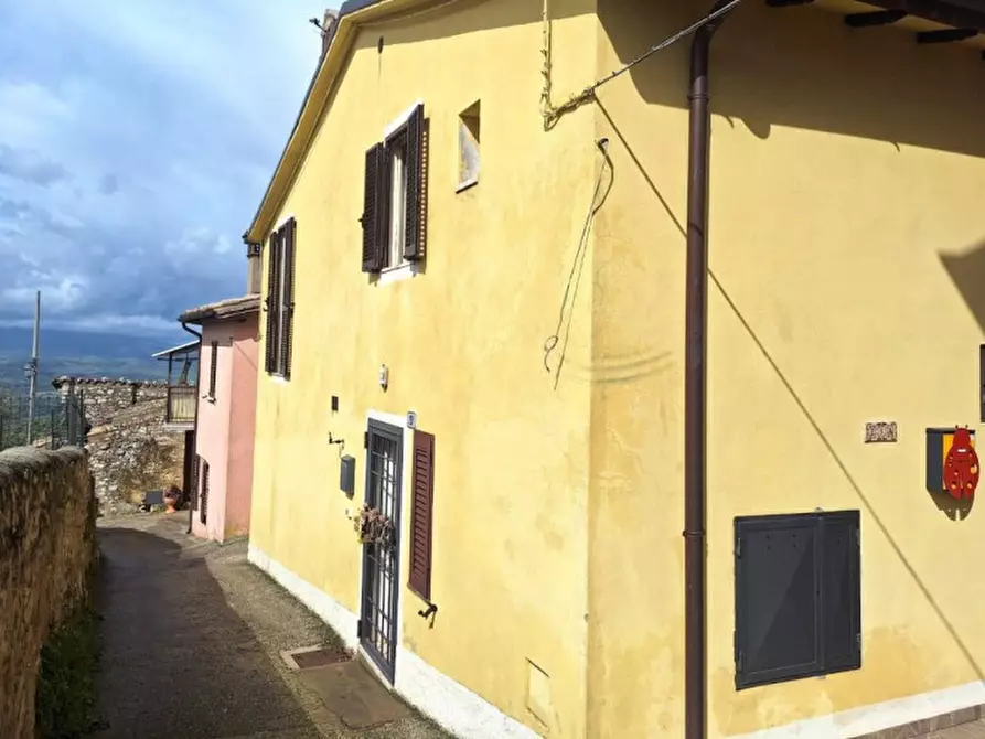 Immagine 4 di Rustico / casale in vendita  in Frazione Bazzano Superiore, N. 19-23 a Spoleto