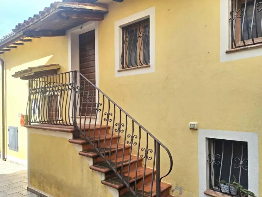 Immagine 6 di Rustico / casale in vendita  in Frazione Bazzano Superiore, N. 19-23 a Spoleto