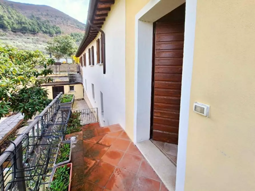 Immagine 12 di Rustico / casale in vendita  in Frazione Bazzano Superiore, N. 19-23 a Spoleto