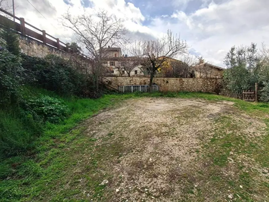Immagine 18 di Rustico / casale in vendita  in Frazione Bazzano Superiore, N. 19-23 a Spoleto