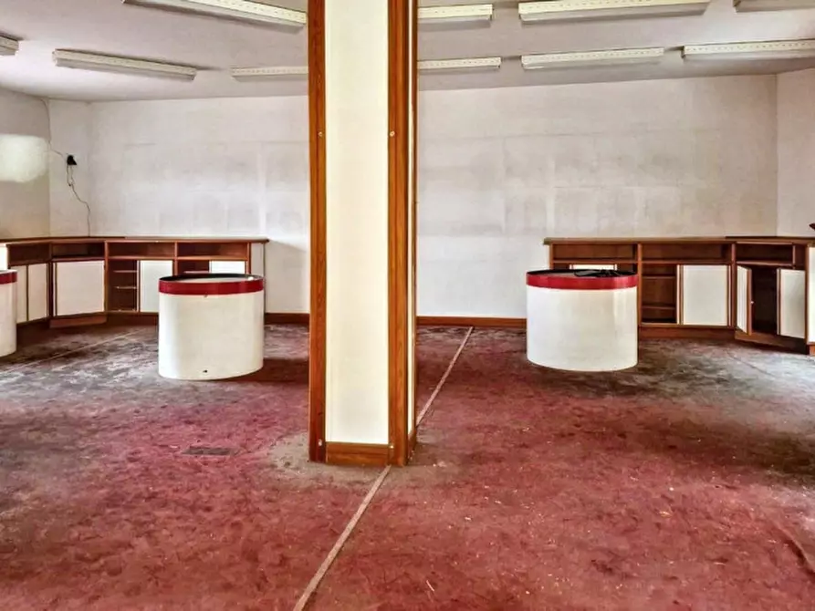 Immagine 2 di Negozio in vendita  in Via Marconi, N. 23 a Casale Corte Cerro