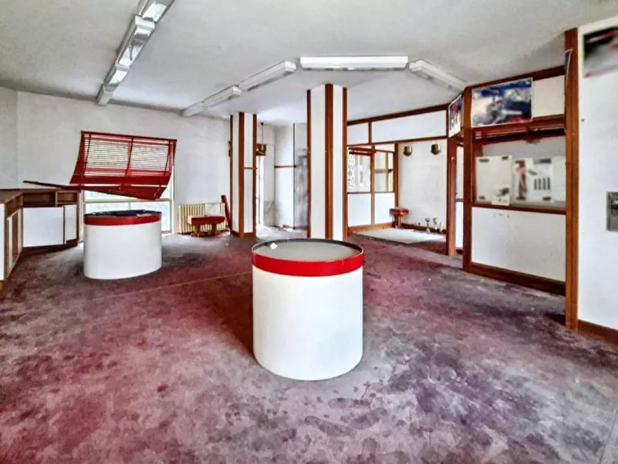 Immagine 4 di Negozio in vendita  in Via Marconi, N. 23 a Casale Corte Cerro