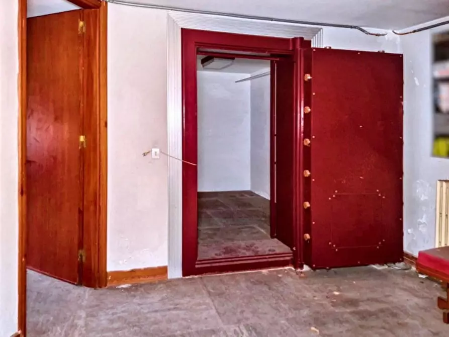 Immagine 8 di Negozio in vendita  in Via Marconi, N. 23 a Casale Corte Cerro