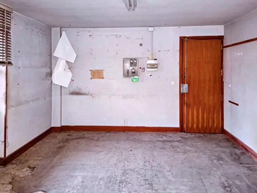 Immagine 9 di Negozio in vendita  in Via Marconi, N. 23 a Casale Corte Cerro