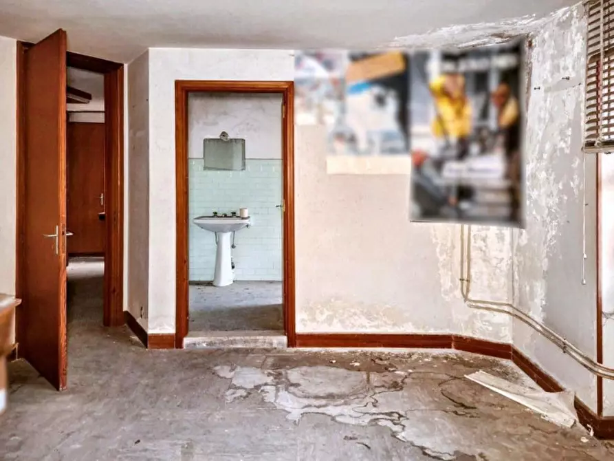 Immagine 10 di Negozio in vendita  in Via Marconi, N. 23 a Casale Corte Cerro