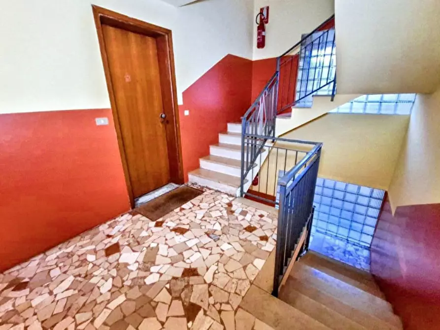 Immagine 11 di Negozio in vendita  in Via Marconi, N. 23 a Casale Corte Cerro