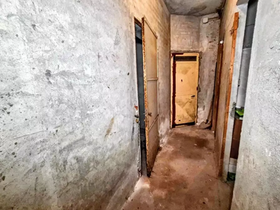 Immagine 14 di Negozio in vendita  in Via Marconi, N. 23 a Casale Corte Cerro