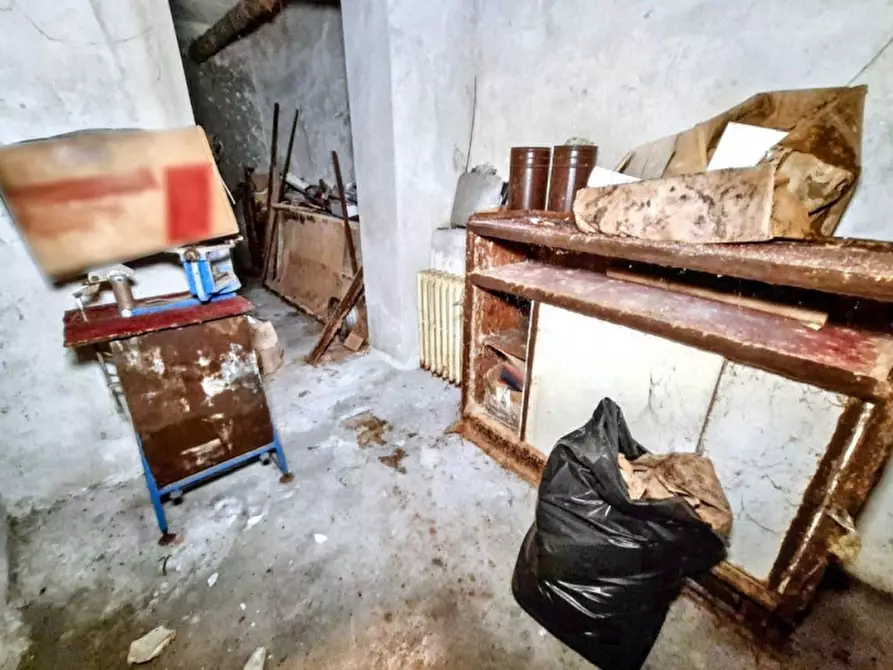 Immagine 15 di Negozio in vendita  in Via Marconi, N. 23 a Casale Corte Cerro