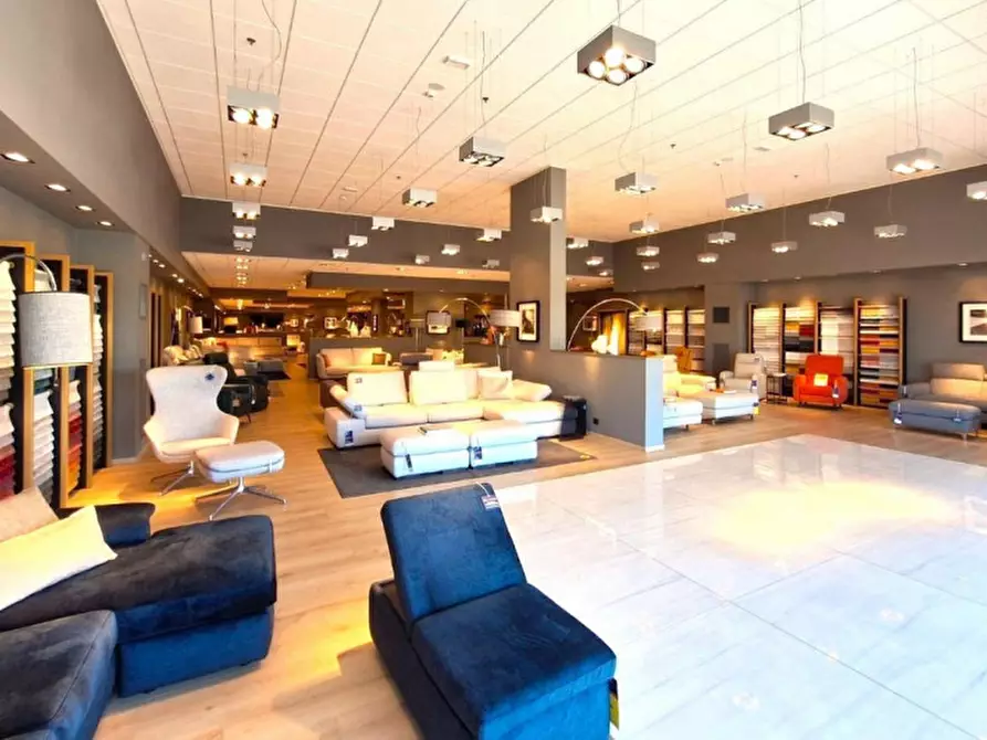 Immagine 1 di Negozio in vendita  in Contrada Valcorrente, N. 23 a Belpasso