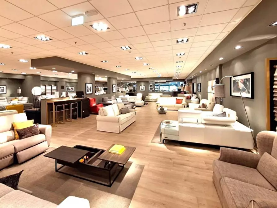 Immagine 3 di Negozio in vendita  in Contrada Valcorrente, N. 23 a Belpasso