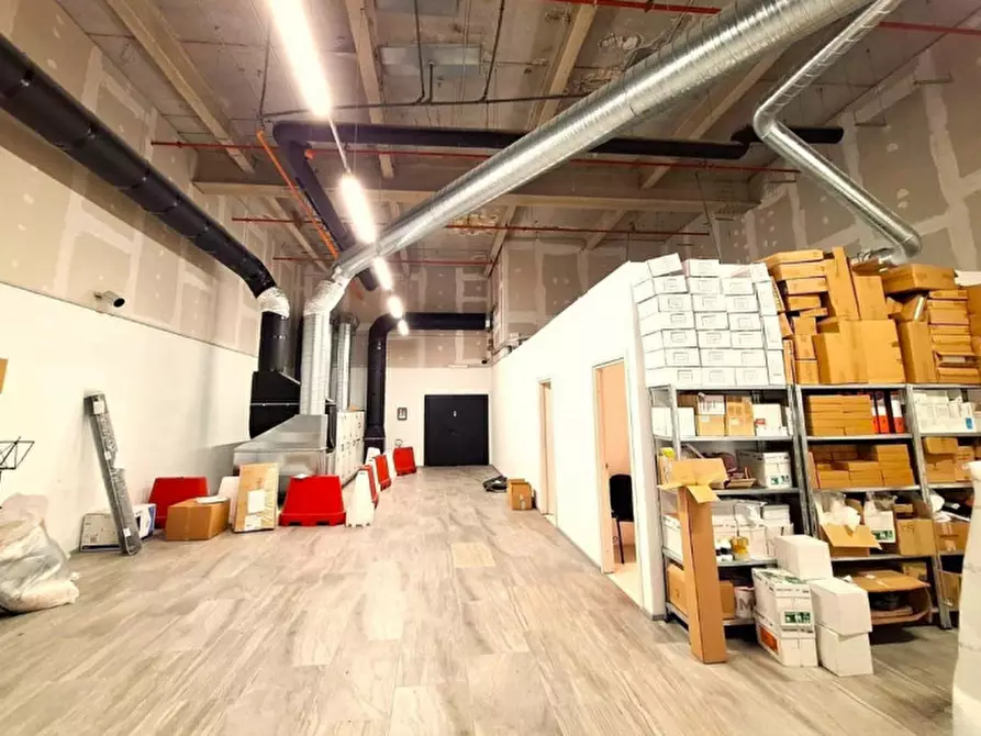 Immagine 5 di Negozio in vendita  in Contrada Valcorrente, N. 23 a Belpasso