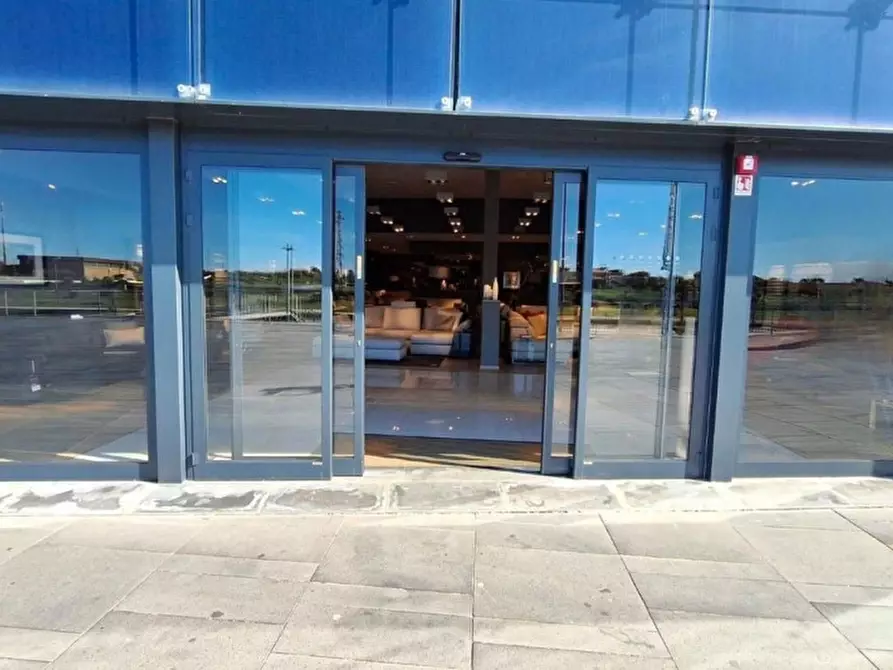 Immagine 6 di Negozio in vendita  in Contrada Valcorrente, N. 23 a Belpasso