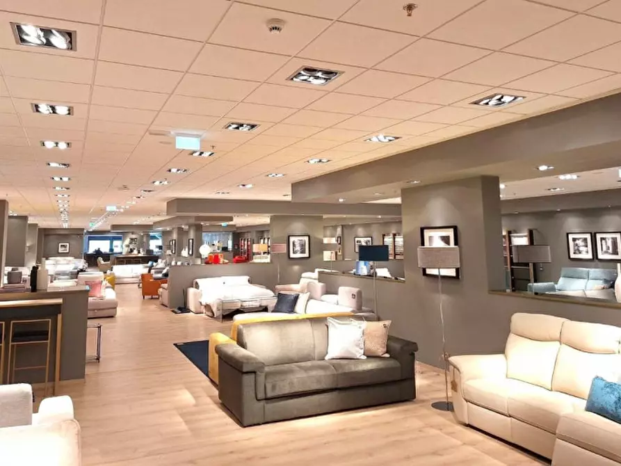 Immagine 7 di Negozio in vendita  in Contrada Valcorrente, N. 23 a Belpasso