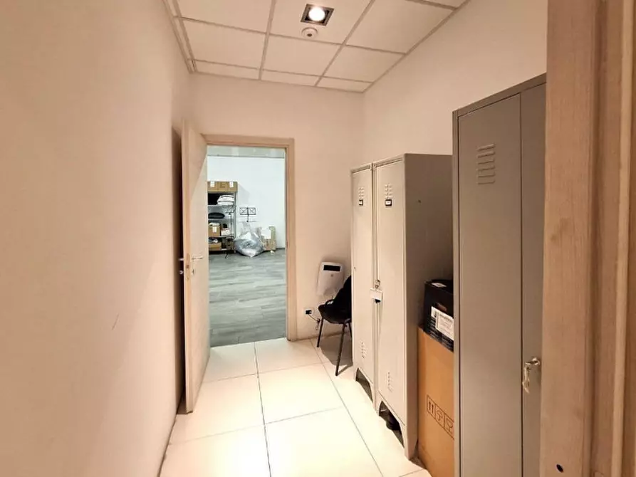 Immagine 12 di Negozio in vendita  in Contrada Valcorrente, N. 23 a Belpasso