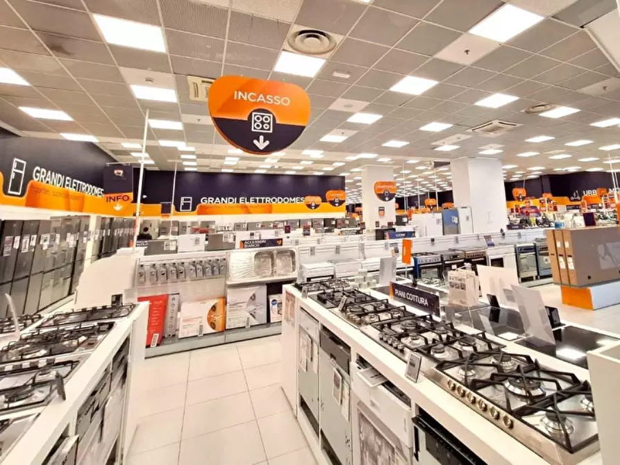 Immagine 1 di Negozio in vendita  in Contrada Valcorrente, N. 23 a Belpasso