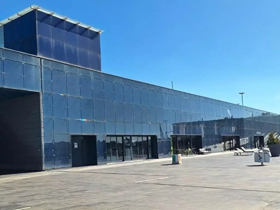 Immagine 2 di Negozio in vendita  in Contrada Valcorrente, N. 23 a Belpasso