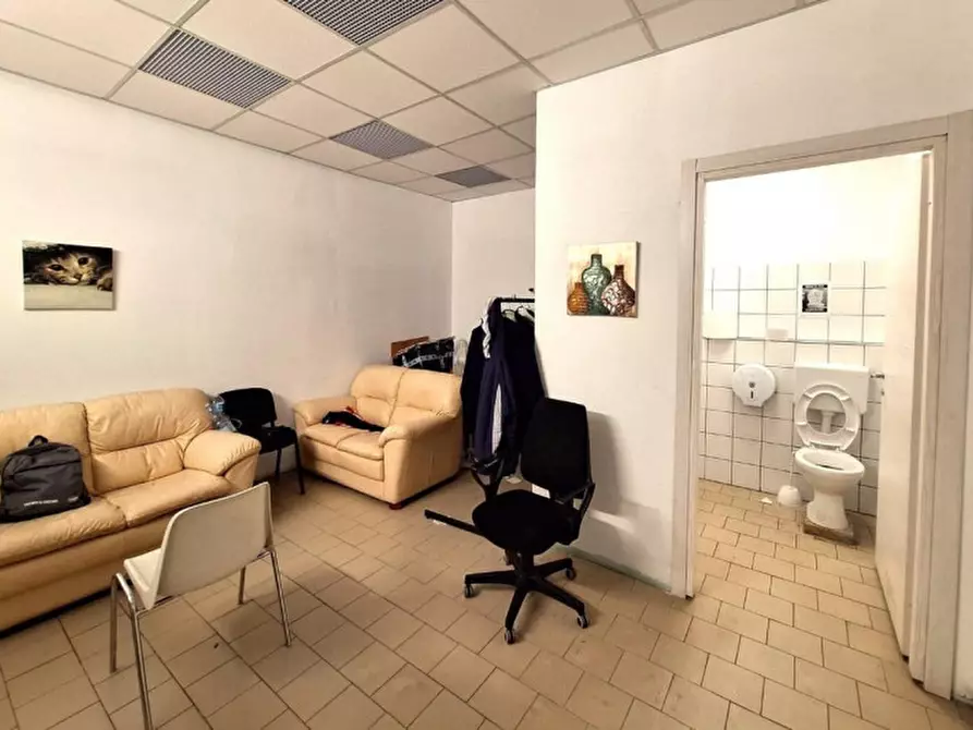 Immagine 4 di Negozio in vendita  in Contrada Valcorrente, N. 23 a Belpasso