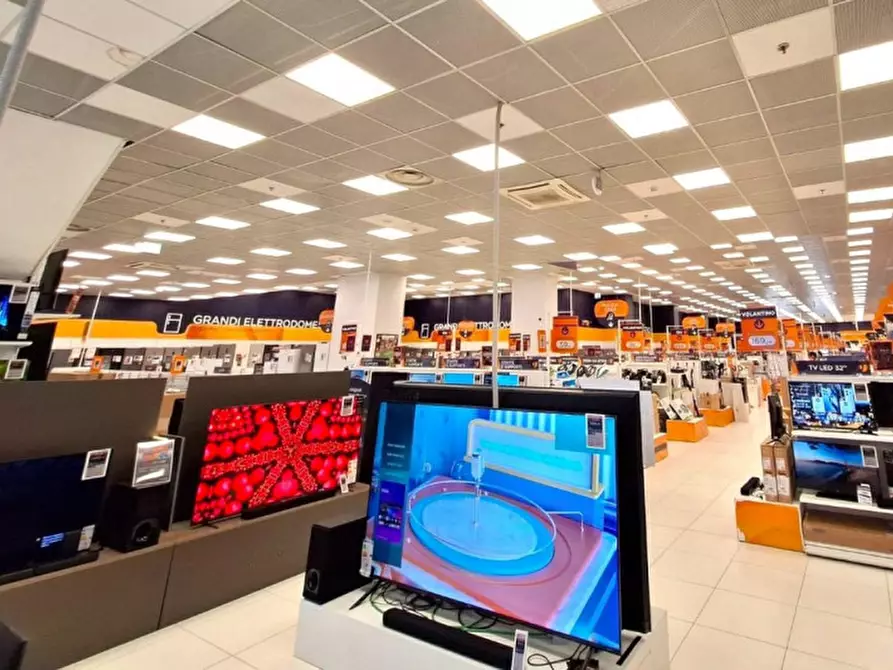 Immagine 7 di Negozio in vendita  in Contrada Valcorrente, N. 23 a Belpasso