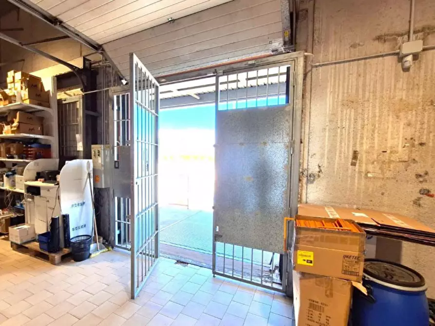 Immagine 8 di Negozio in vendita  in Contrada Valcorrente, N. 23 a Belpasso