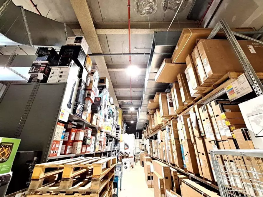 Immagine 9 di Negozio in vendita  in Contrada Valcorrente, N. 23 a Belpasso