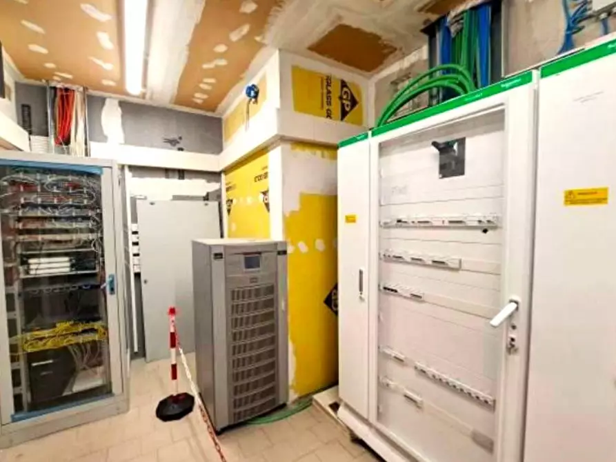 Immagine 11 di Negozio in vendita  in Contrada Valcorrente, N. 23 a Belpasso