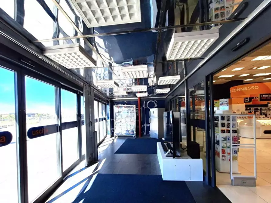 Immagine 14 di Negozio in vendita  in Contrada Valcorrente, N. 23 a Belpasso