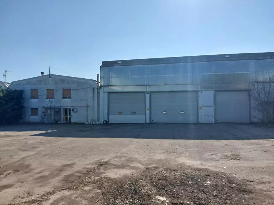 Immagine 1 di Capannone industriale in vendita  in Via Boaria, N. 52 a Faenza