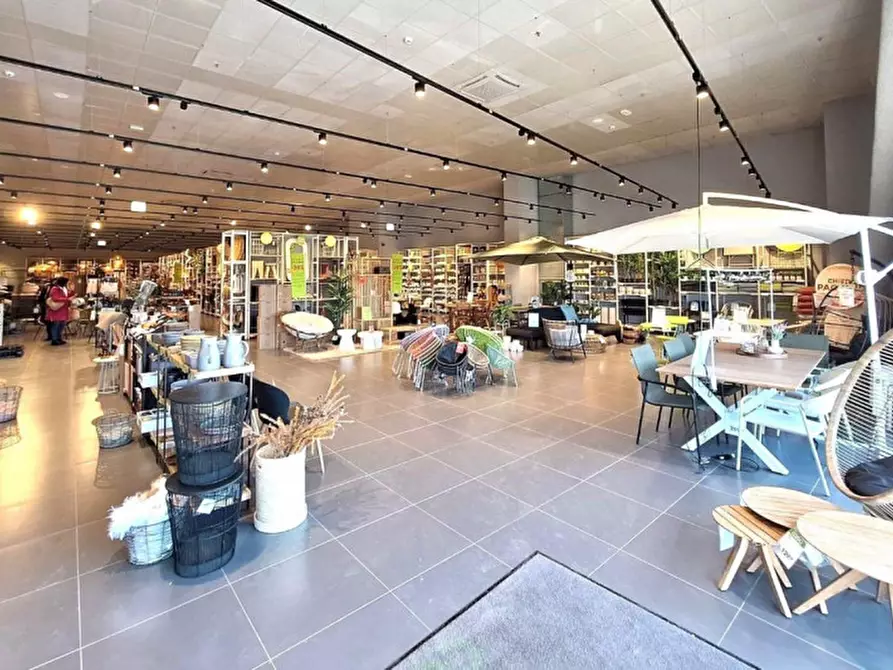 Immagine 1 di Negozio in vendita  in Contrada Valcorrente, N. 23 a Belpasso