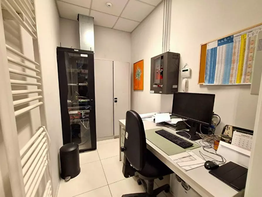 Immagine 4 di Negozio in vendita  in Contrada Valcorrente, N. 23 a Belpasso