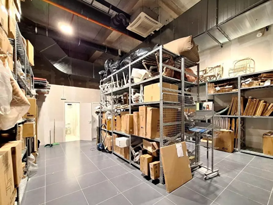 Immagine 5 di Negozio in vendita  in Contrada Valcorrente, N. 23 a Belpasso