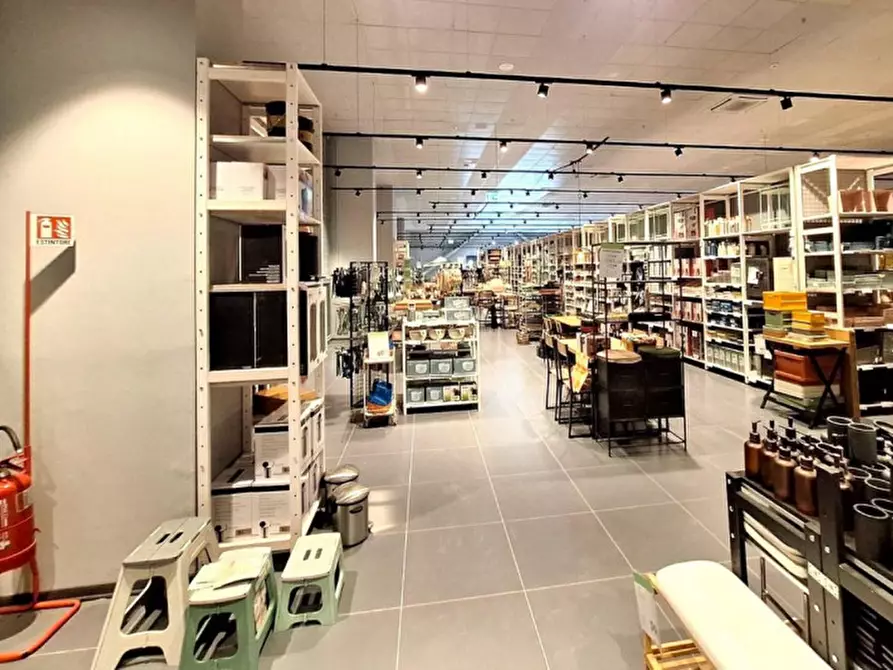 Immagine 7 di Negozio in vendita  in Contrada Valcorrente, N. 23 a Belpasso