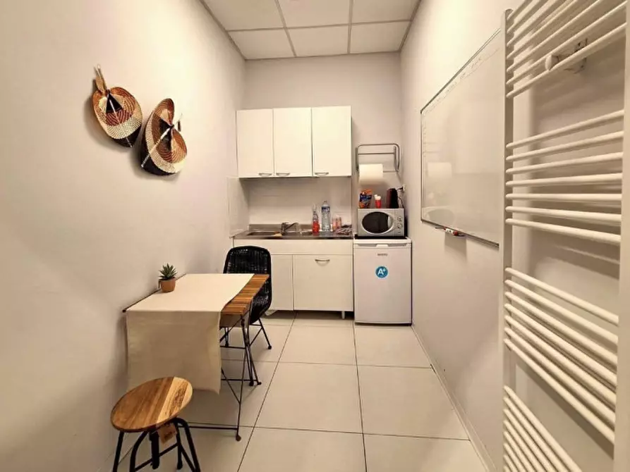 Immagine 8 di Negozio in vendita  in Contrada Valcorrente, N. 23 a Belpasso