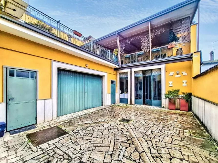 Immagine 3 di Appartamento in vendita  in Via Sguazzi, N. 7-9 a Robecco D'oglio