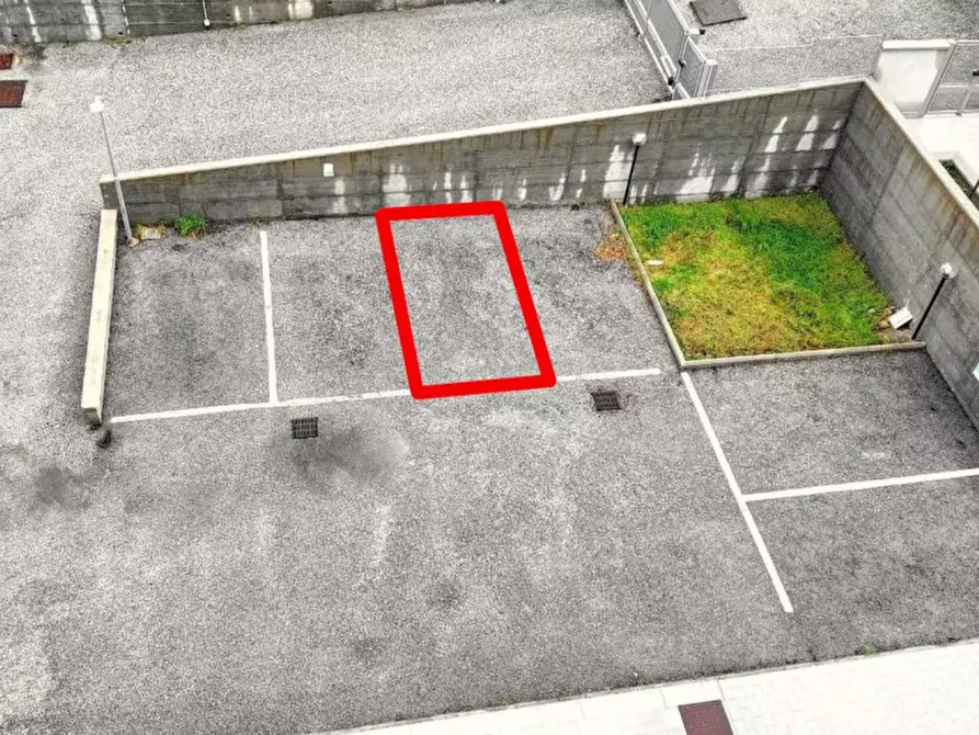 Immagine 3 di Posto auto in vendita  in Via Vittorio De Sica, N. 5-7 a Fiumicino