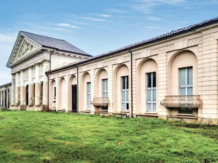 Immagine 1 di Villa in vendita  in Via Giuseppe Garibaldi, N. 1 a Belgioioso