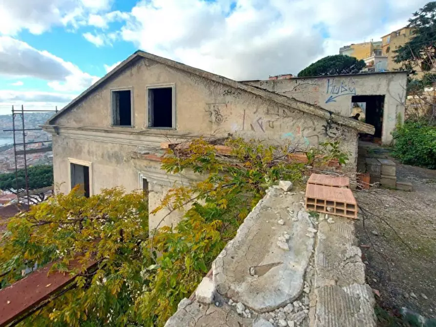 Immagine 1 di Palazzo in vendita  in Rampe di Petraio, N. 21 Bis a Napoli