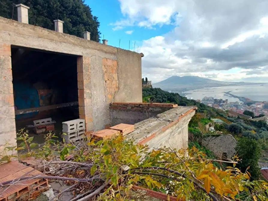 Immagine 2 di Palazzo in vendita  in Rampe di Petraio, N. 21 Bis a Napoli
