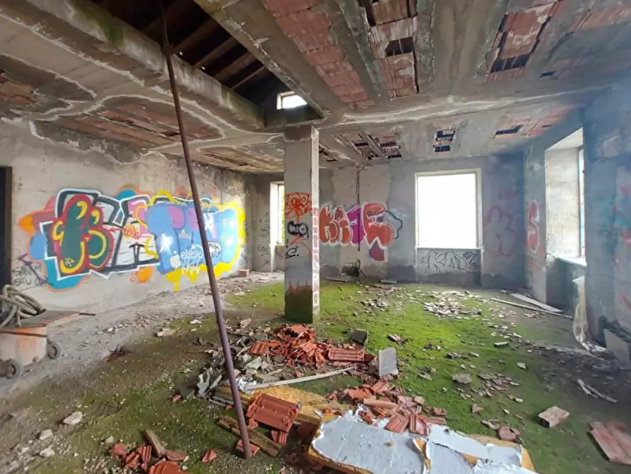 Immagine 12 di Palazzo in vendita  in Rampe di Petraio, N. 21 Bis a Napoli