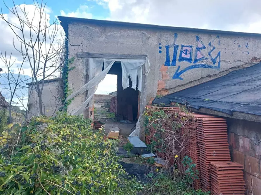 Immagine 15 di Palazzo in vendita  in Rampe di Petraio, N. 21 Bis a Napoli