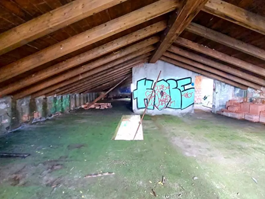 Immagine 16 di Palazzo in vendita  in Rampe di Petraio, N. 21 Bis a Napoli