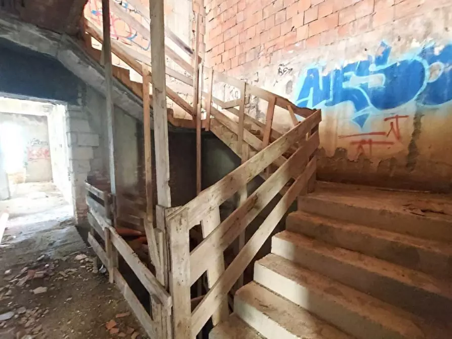 Immagine 18 di Palazzo in vendita  in Rampe di Petraio, N. 21 Bis a Napoli