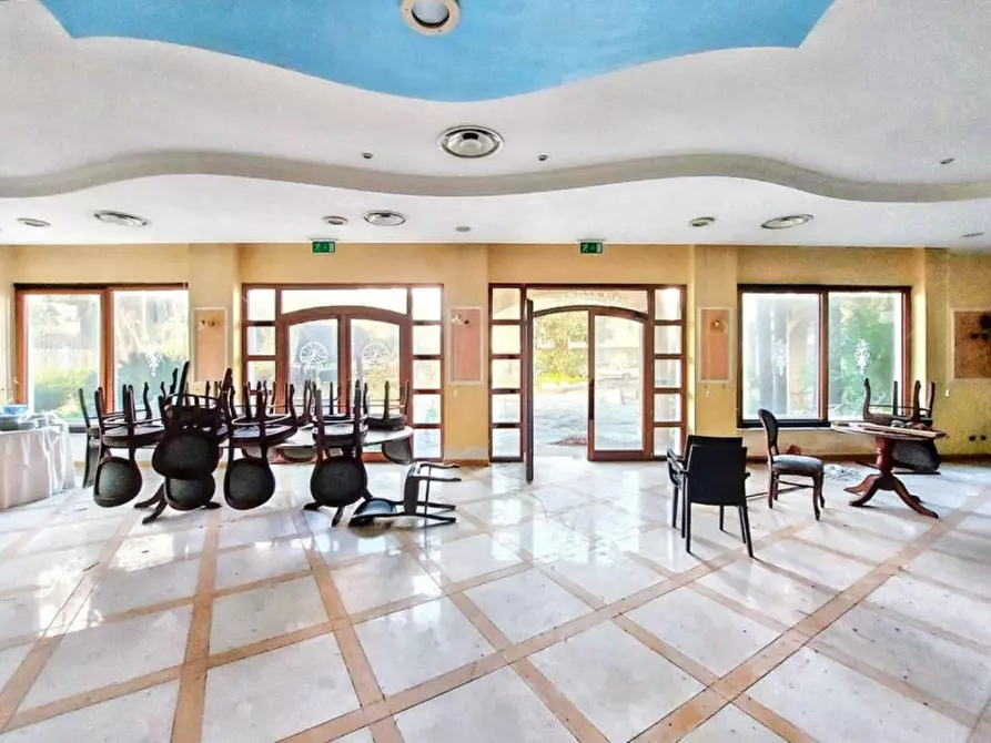 Immagine 8 di Hotel in vendita  in Via Domiziana, N. Km 36+300 a Castel Volturno