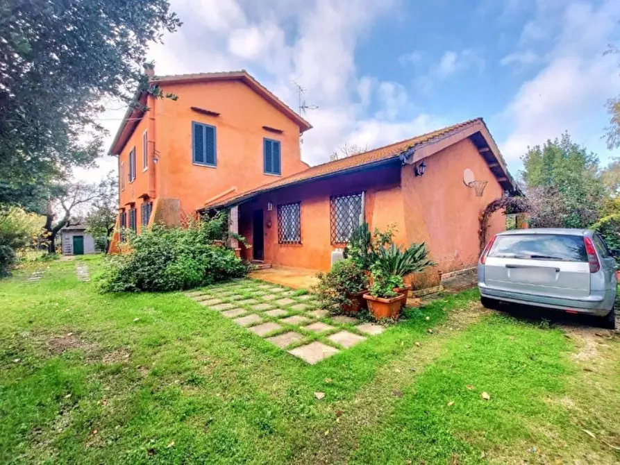 Immagine 1 di Villa in vendita  in Strada Banditella, N. 9 a Latina